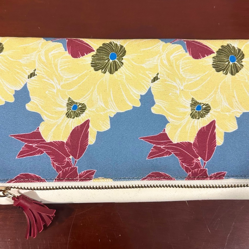 New w/o tag Rachel Tally clutch bag cream with a multi color design